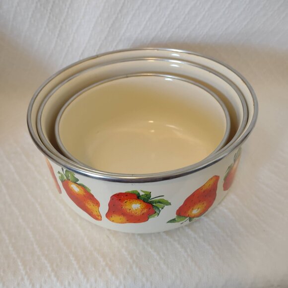 Vintage Kobe Strawberry Nesting Bowls Set of 3 Metal JCPenney - Picture 2 of 10